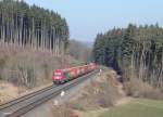 270082 zieht bei Reutlas den Containerzug Hamburg - Wiesau.