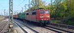 151 053-6 Railpool mit Containerzug durch Hamburg-Harburg am 5.Mai 2022