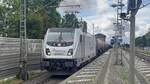 BR 187 075-7 von RheinCargo mit Kesselzug durch HH-Bergedorf -> B�chen.