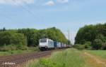 186 422-2 mit einem Containerzug bei der Netztrennstelle bei Bischofsheim.