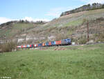 193 565-9 mit Containerzug bei Himmelstadt gen Süden.