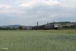 ES 64 F4 282 zieht bei Weinheim (Bergstrasse) einen Wechselpritschenzug gen Süden.