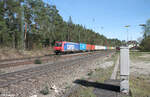 482 030-4 zieht mit einem Containerzug durch Ochenbruck. 06.04.24