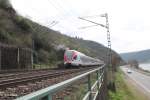 305 + 301 als SE25012 Frankfurt/Main - Neuwied beim Bahnübergang Niedertalbach kurz vor Kaub.