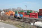 277 011-3 beim Umsetzten in Wiesau/Oberpfalz nach dam sie den Hamburg - Wiesau Containerzug gebracht hat.