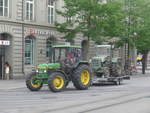 (219'443) - John Deere - BE 11'414 - beladen mit einem Bhrer am 2.