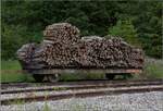 Coni'Fer    Mitten im Wald Gleisbauarbeiten, dieser Wagen hingegen drfte Brennholz fr den Dampfbetrieb geladen haben.