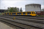 A swanky new fleet of trains für die Geburtsstätte der Eisenbahn.

555 022 wurde in Frauenfeld versteckt und für mich nur sichtbar durch das Rangiermanöver von RABe 512 001. April 2024.