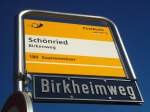 (137'013) - PostAuto-Haltestelle - Schnried, Birkenweg - Strassennamenschild - Birkheimweg - am 25.