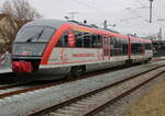 642 533-3  Kulturzug/Pociąg do Kultury  als RB 13124 von Rostock Hbf nach Wismar kurz vor der Ausfahrt im Rostocker Hbf.05.01.2024 