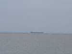(156'807) - Ein Schiff auf dem Wattenmeer am 19.
