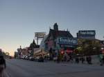 (152'901) - Im Vergngungsviertel von Clifton Hill am 15.
