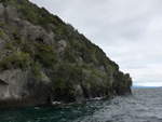 (191'270) - Felsen im Lake Taupo am 24.