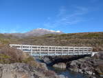 (191'397) - Mount Ruapehu mit Brcke und Bergbach am 25.