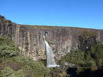 (191'353) - Der Taraniki-Wasserfall am 25.