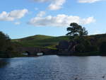 (190'983) - Hobbiton-Landschaft mit See am 22.