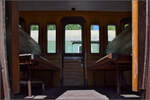 Bayrisches Eisenbahnmuseum, Dampffest 2025.

Bayerischer Abteilwagen 3. Klasse, die Sitze sind aus Holz, aber ergonomisch geformt. Nördlingen, Juni 2025.
