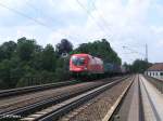 1116 022-4 zieht ein Containerzug ber die Donaubrcke bei regensburg-Prfering.