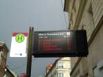 (128'674) - Bus-Haltestelle - Innsbruck, Maria-Theresien-Str. - am 11. August 2010