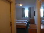 (196'991) - Das Hotelzimmer am 12.