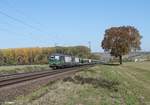 193 202-9 und 193 215-1 ziehen ein leeren Autotransportzug kurz vor Retzbach-Zellingen.