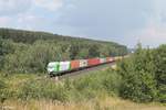 ER20 02 zieht den Wiesau Containerzug von Hof nach Wiesau kurz vor Marktredwitz.