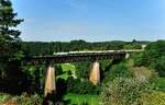 193 812 überquert das Beratzhausener Viadukt mit Calcit leerzug aus Schwed/Oder nach Lubliana.