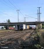 1216 950 zieht ein Containerzug an Regensburg Ost vorbei.