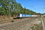 187 326-4 + 187 321-5 mit ein Containerzug in Ochenbruck. 09.03.24