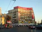 (136'376) - Gebude mit Coca-Cola-Werbung in Bukarest am 4. Oktober 2011