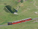 (209'126) - BRB-Diesellokomotive mit zwei Personenwagen - Nr.