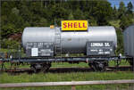 150 Jahre Tsstalbahn.

Der Kesselwagen Pa 530 156 'Shell Lumina' wurde 1940 von der SIG Neuhausen und Sulzer Winterhur an die SBB geliefert und war bis 1999 im Einsatz. Seitdem ist er im Besitz des DVZO und kann sich heute wahrlich sehen lassen. Hier im Einsatz im GmP mit Ee 3/3 16363. Bauma, September 2025.