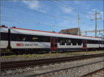 INOVA-Niederflurzwischenwagen B NPZ DO 50 85 20-43 004-4 CH-SBB im Zugverband mit RABe 560 292 in Pratteln.