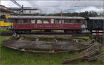 Ostermontag bei der 'Emmentalbahn'.

Bi 524 'Schmucktruckli' im Bahnhof Sumiswald-Grünen vor den Resten der Drehscheibe. April 2024.