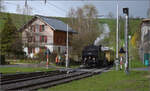 Ostermontag bei der 'Emmentalbahn'.

Eb 3/5 5810 im Bahnhof Sumiswald-Grünen beim Wasserfassen. April 2024.