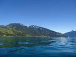 (130'130) - Blick gegen das Niederhorn vom Thunersee aus am 3.