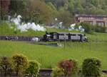 Shuttleservice beim Brauereifest Feldschlösschen. 

Das werkseigene Chnurrli E 2/2 5666 mit den Sihlthaler Plattform-Zweiachsern und E 3/3 8512 sind als Pendelzug unterwegs. Rheinfelden, April 2023.