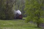 Vapeur Val-de-Travers: Train  Au fil de l'Areuse .

E 3/3 8511 umfhrt das Landhaus Le Marais zwischen Mtiers und Couvet. Mai 2023.