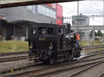 Das Tigerli E 3/3 8522 umfährt den Museumszug der Sursee-Triengen-Bahn in Sursee. August 2024.