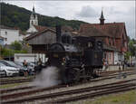 E 3/3 8522 rangiert vor ihren Zug. Triengen, August 2024.