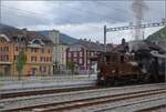 Vapeur Val-de-Travers: Train du Terroir.

E 3/3 8511 wartet in Fleurier auf den Gegenzug. Mai 2023. 
