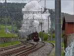 e-33-3/813310/vapeur-val-de-travers-train-au-fil-de Vapeur Val-de-Travers: Train 'Au fil de l'Areuse'.

Ausfahrt von E 3/3 8511 aus Travers. Mai 2023.