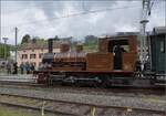 e-33-3/813315/vapeur-val-de-travers-train-au-fil-de Vapeur Val-de-Travers: Train 'Au fil de l'Areuse'.

E 3/3 8511 rangiert in Travers an ihren Zug. Mai 2023.