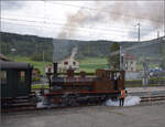 Train du Terroir.

Abkuppeln, Abschmieren,  Auftanken  von E 3/3 5811 in Travers. Mai 2024.