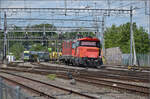 Re 4/4 II 11158 bringt Ee 922 006 Richtung Bern.
