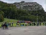 Grosses BoBo-Treffen in Balsthal: 60 Jahre Re 4/4 II in der Schweiz.  

Ein Fotozug muss die Strecke noch rumen: 11160 (Cargo), 11379 (Zrich-Mnchen), Re 4/4 II 11193 (rot), Re 4/4 11130 (rot), bevor die grosse Show mit dem Gesamtzug beginnt. Oensingen, September 2024.