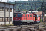 Re 4/4 II 11158 bringt Ee 922 006 Richtung Bern.