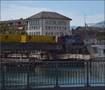 Re 420 346 mit einem Postzug auf der Aarebr�cke in Solothurn.