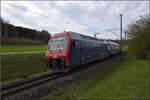 Re 450 002 mit einer S-Bahn bei Jestetten.