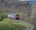 Re 450 002 mit einer S-Bahn Zürich bei Lottstetten. April 2026.